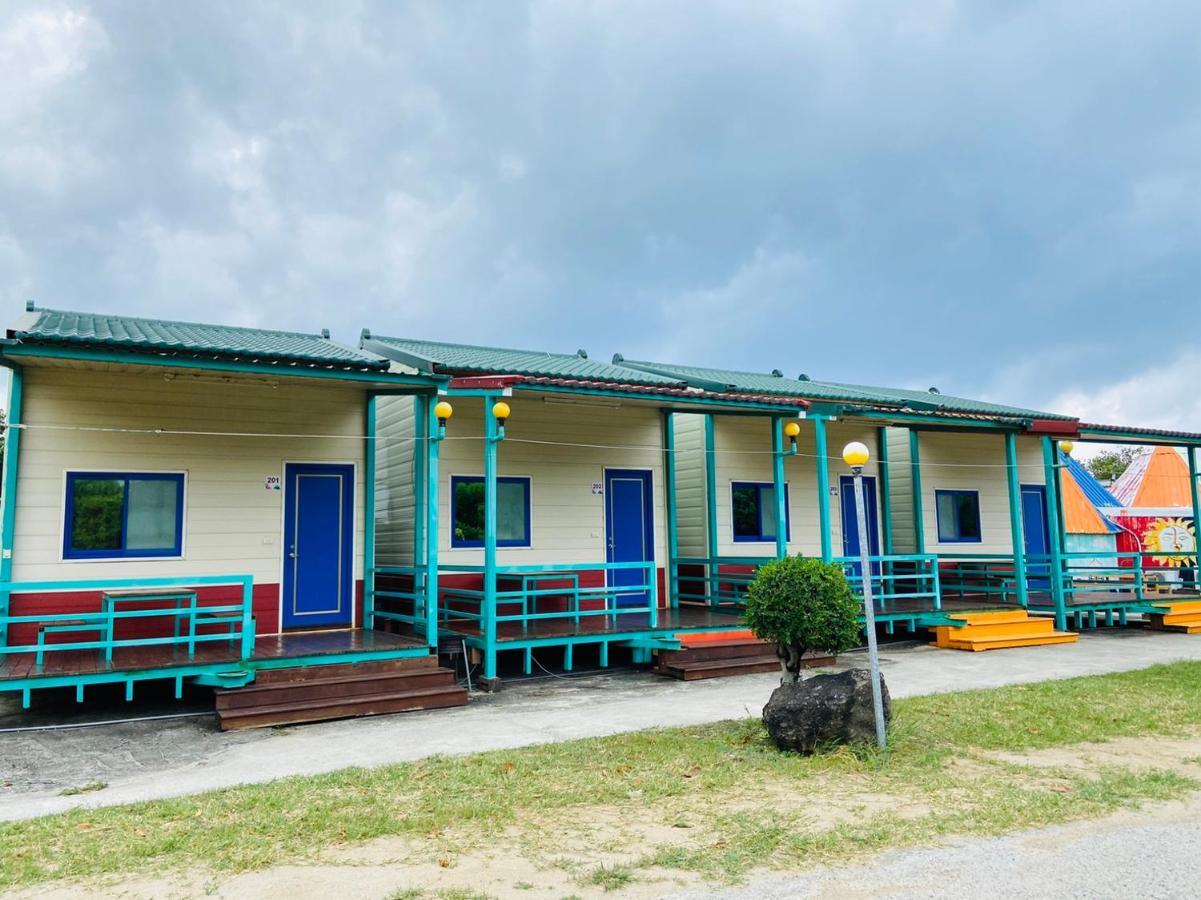 J Lin Hostel Кендин Екстериор снимка